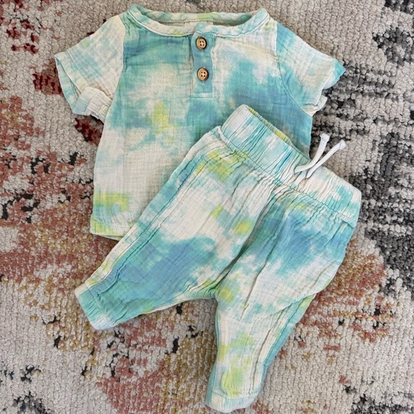 Muslin Tie Dye Baby Outfit Set 0-3 Months Baby Boy Cat & Jack excellent like new - Picture 10 of 14